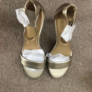 BRAND NEW: Gold Heels size 7 1/2